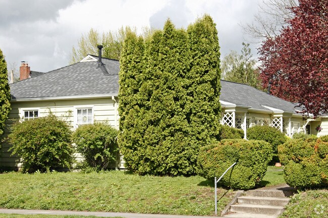 Building Photo - 4021 SE Belmont St