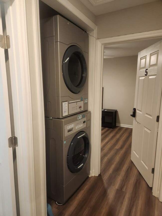 Building Photo - 2626 Lasalle St