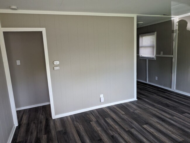 Building Photo - 1402 Bernice Ave 2BR/1BA (Middletown)