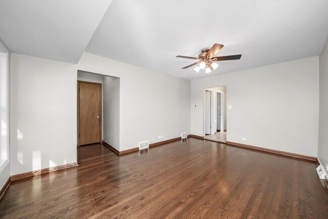 Building Photo - 5843 S Massasoit Ave