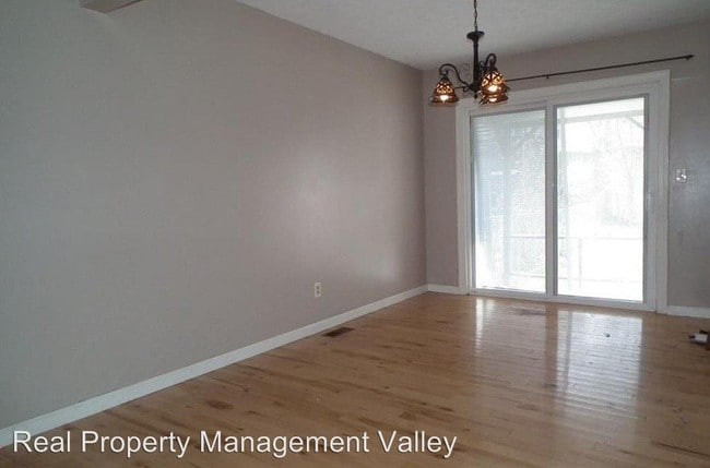 Building Photo - 3 br, 1.5 bath House - 4 James Street