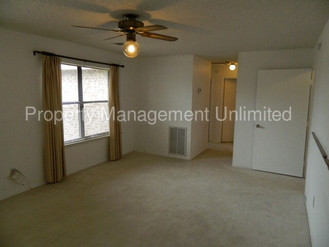 Building Photo - 6305 Meadow Glen Dr
