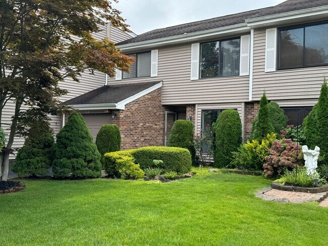Foto del edificio - 261 Pond View Ln