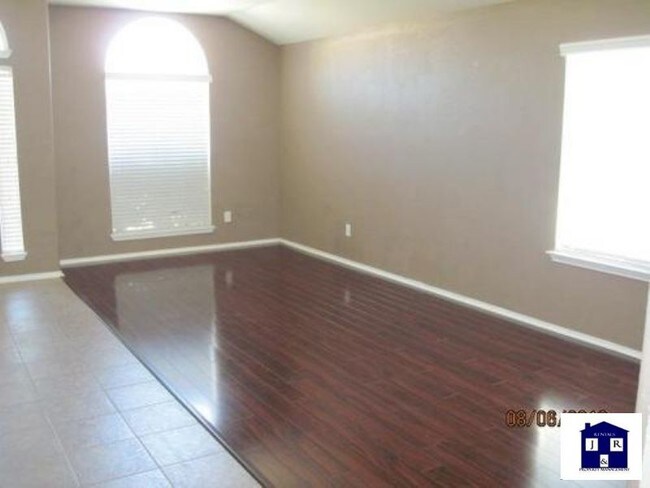 Building Photo - Make A Move