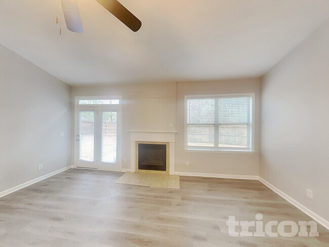 Foto del edificio - 654 Ivy Chase Loop