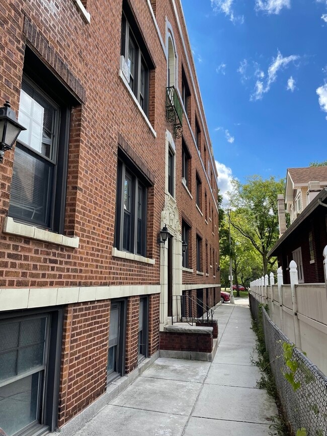 Building Photo - 3316 W 67th St