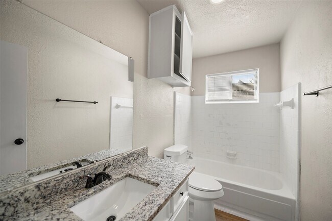 Foto del edificio - 13335 Ambrose St