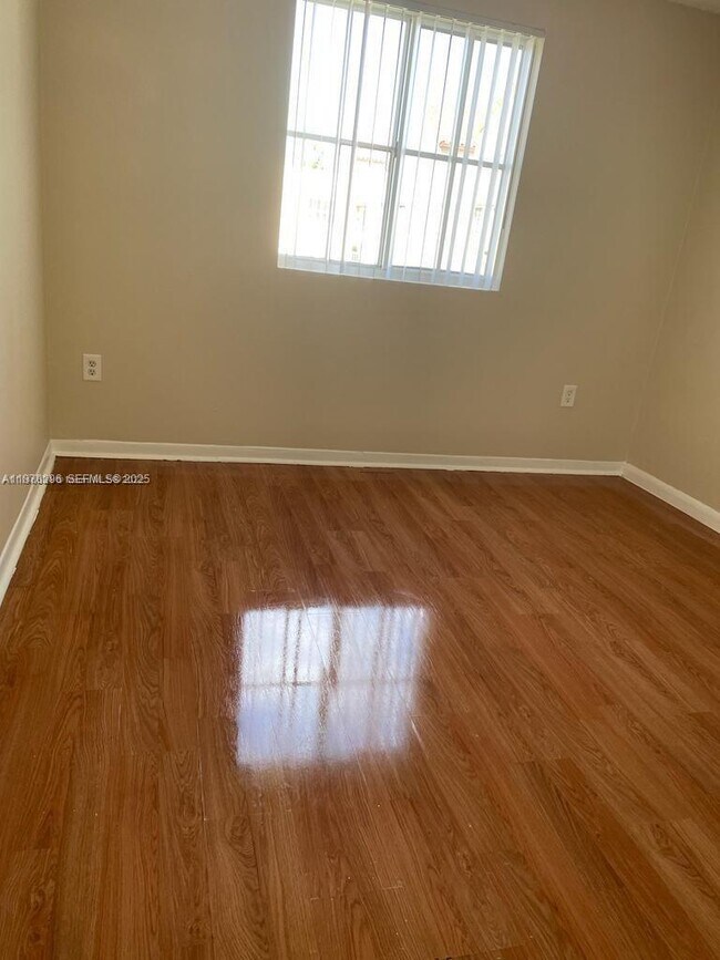 Foto del edificio - 6065 NW 186th St