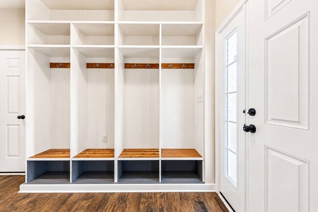 Foto del edificio - Bright and spacious 3+ bedroom Townhome in Williamsburg
