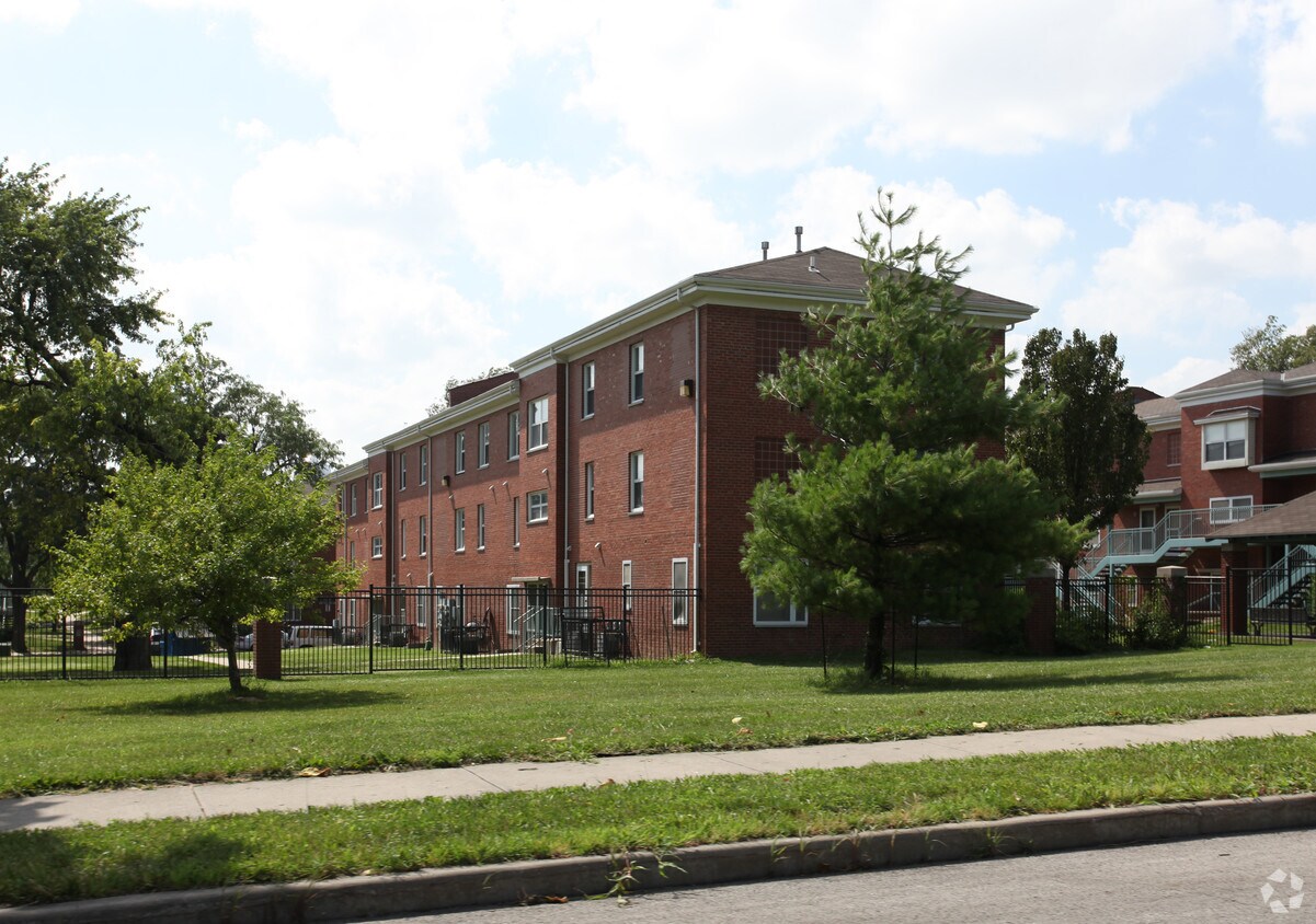 Foto principal - 1235-1329 Highland Ave