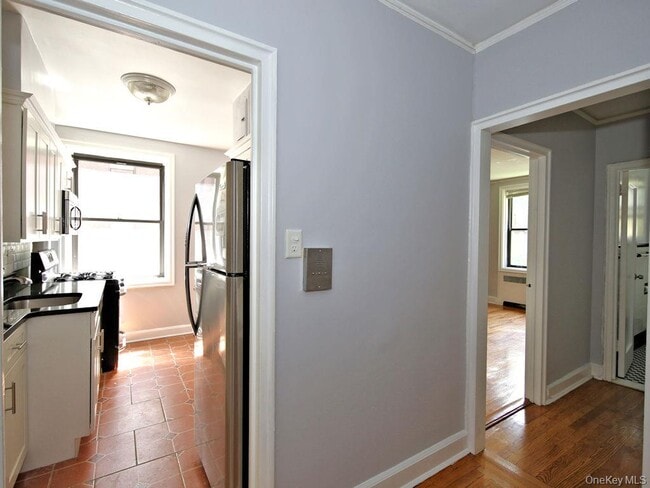 Building Photo - 122 Larchmont Acres