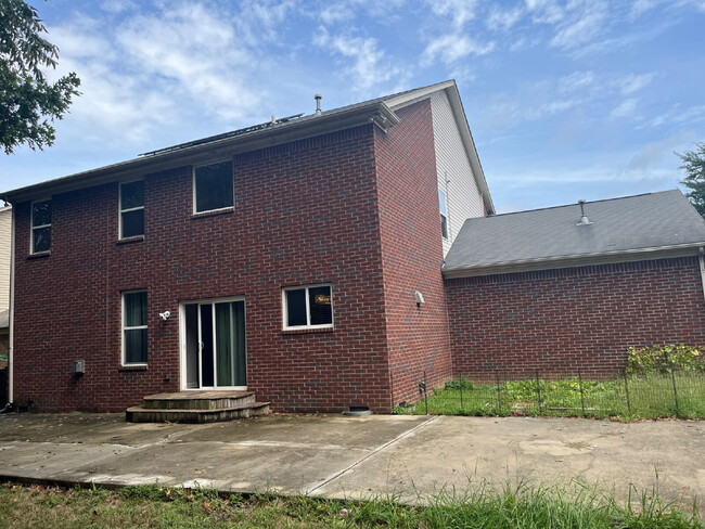 Building Photo - "Charming 4-Bed Home in Mt. Juliet's Sterl...