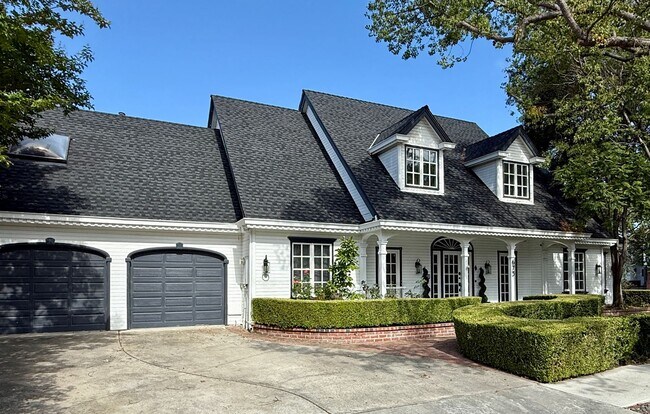 Building Photo - Stunning 4 Bedroom 3 Bath Home in Campbell