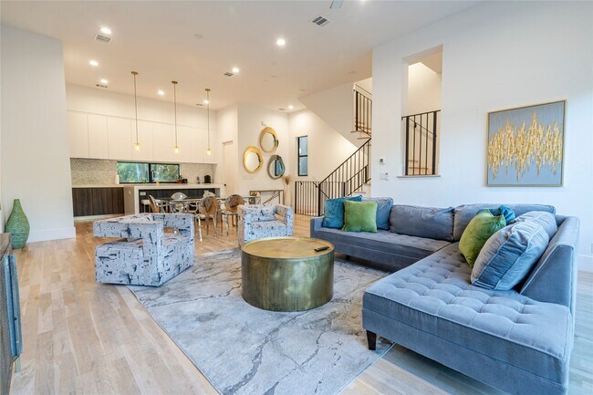 Foto del edificio - 709 Memorial Heights Dr