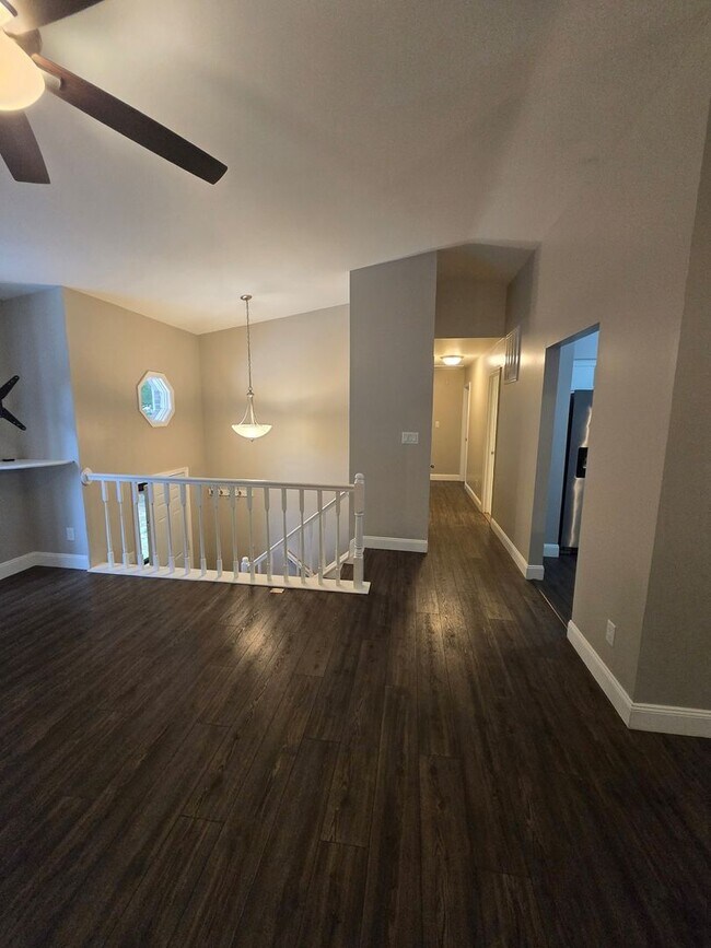 Building Photo - Nice Big 3 bedroom Home