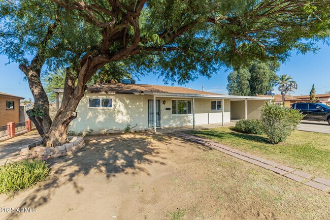 Foto del edificio - 3020 W El Caminito Dr