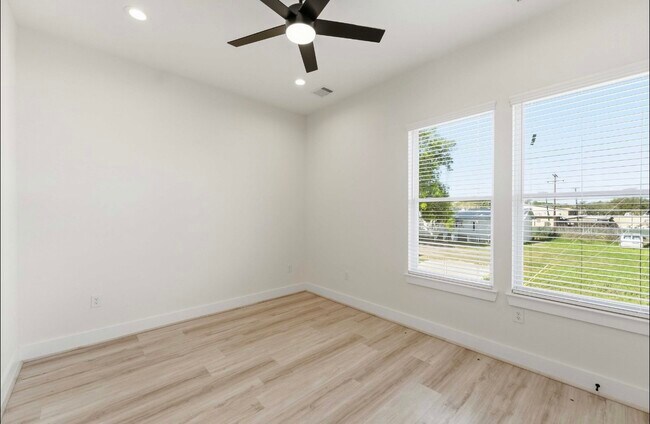 Foto del edificio - 7809 Dyer St