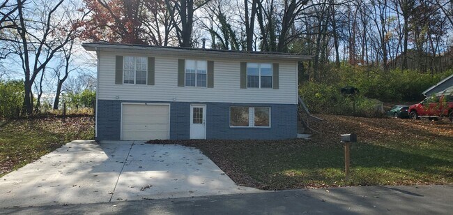 Front - 41 Delores Dr
