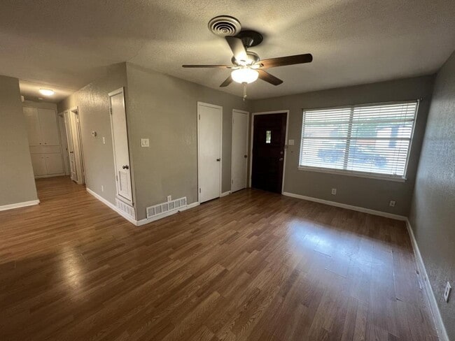 Foto del edificio - 806 Sandy Ct