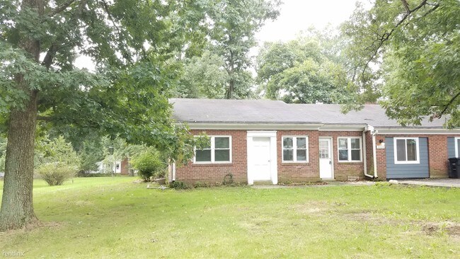 Foto del edificio - 2 br, 1 bath Duplex - 7103 Quill Ln