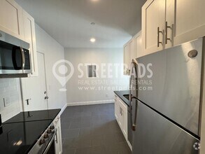 Building Photo - 123 Sutherland Rd