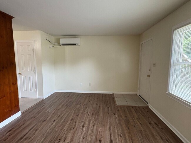 Foto del edificio - 2518 Cedarwood Dr