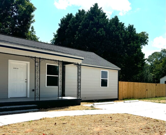 Building Photo - 2200 Elberta Rd