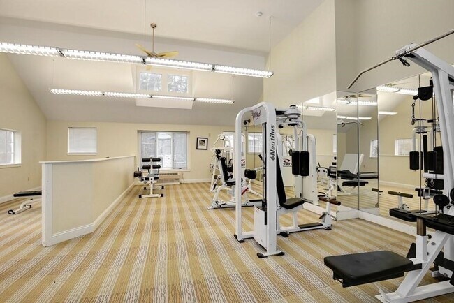 Foto del edificio - 651 Brookside Dr
