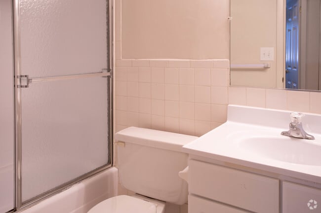 2BR, 2BA - 1100 SF - St. Charles at Olde Court Apartments