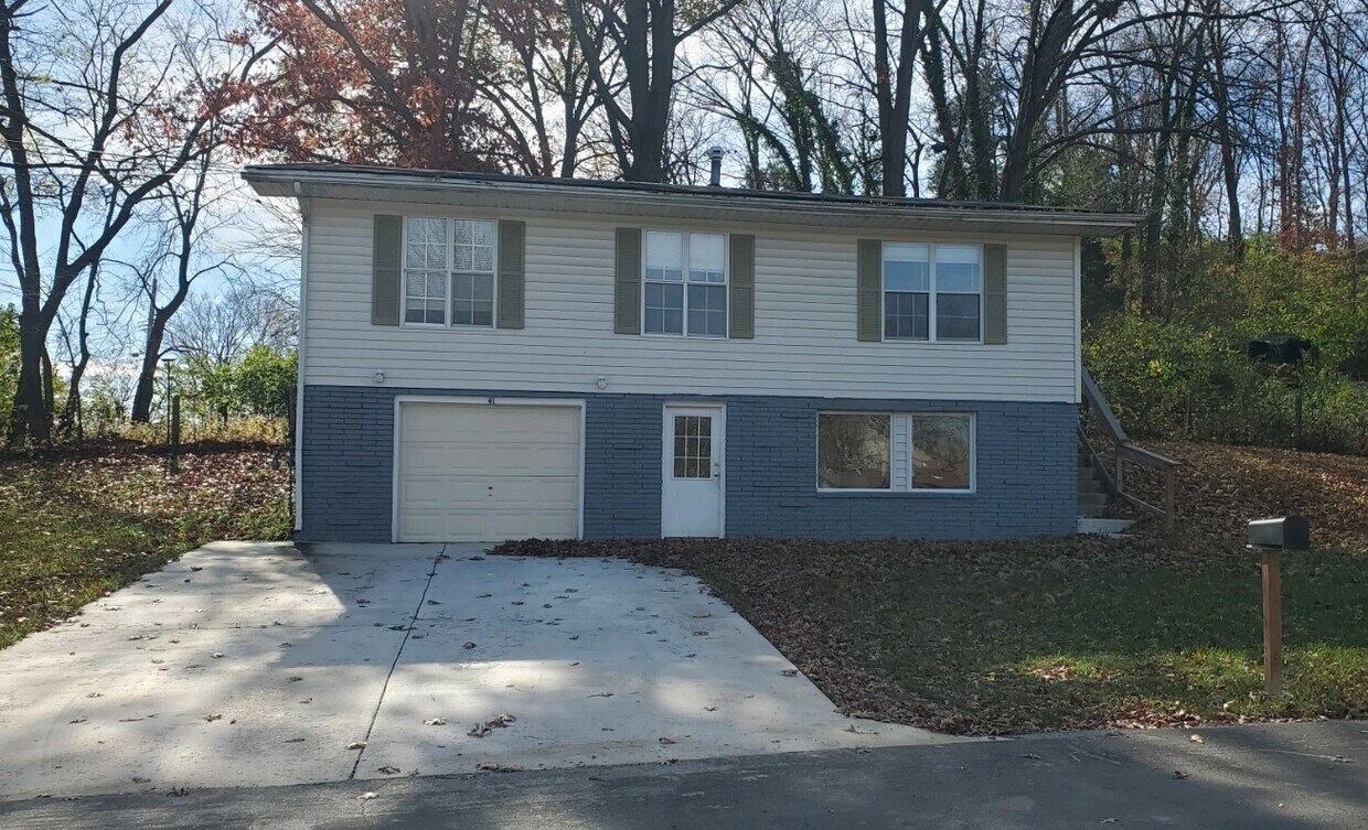 Front - 41 Delores Dr
