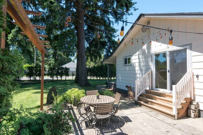 Building Photo - 7910 SE 60th Ave