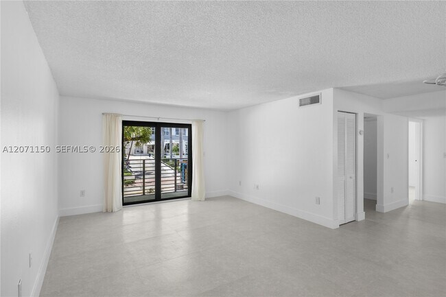 Foto del edificio - 1225 West Dr