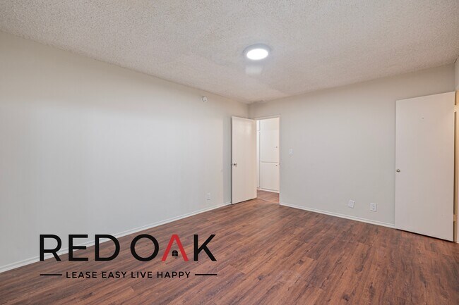 Building Photo - ~4 Weeks FREE~ Magnificent Two Bedroom wit...