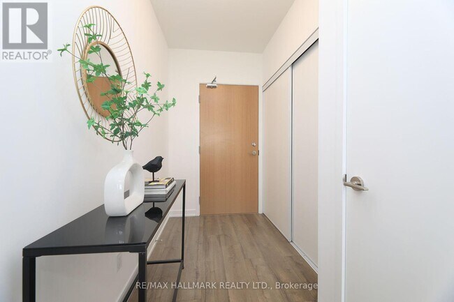 Photo du bâtiment - 1787 St Clair Ave W