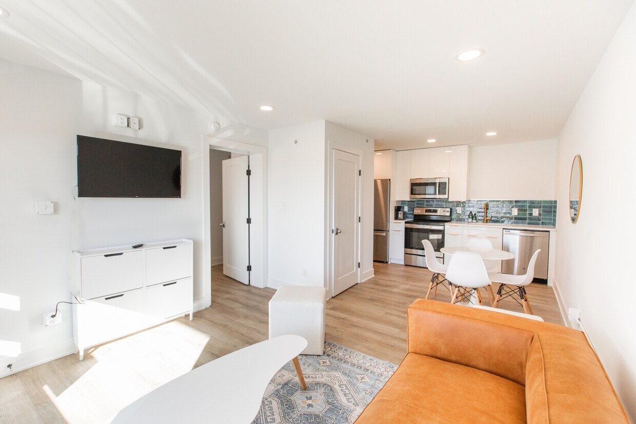 Primary Photo - 1500 Main St