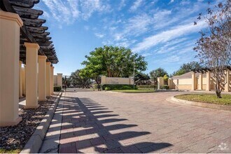 Building Photo - 500 E El Rancho Ave