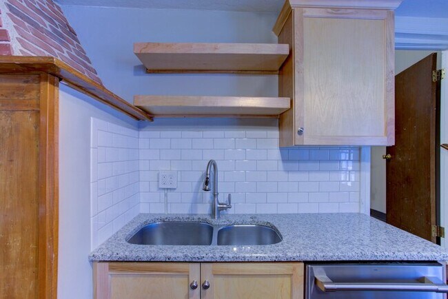 Foto del edificio - 106 W Walnut St