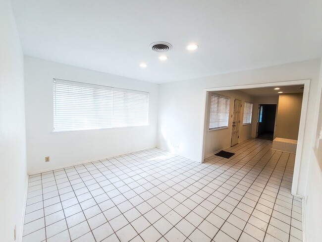 Foto del edificio - 2900 Goddard Pl