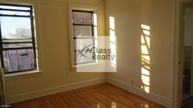 Building Photo - 3507 32nd St