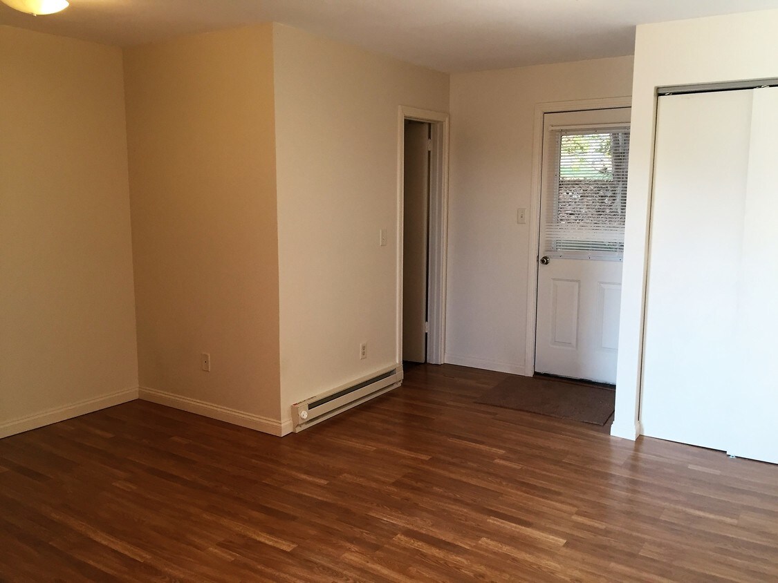 368 E Market St, Mercer, PA 16137 Townhome Rentals in Mercer PA