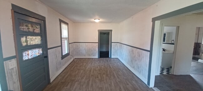 Building Photo - 1202 Gatewood Rd