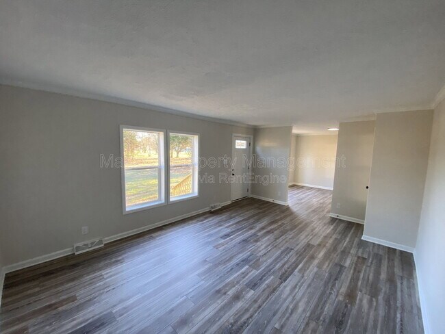 Building Photo - 10504 Benchmark Rd