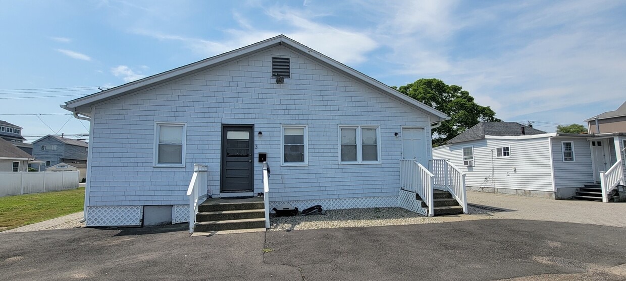 Primary Photo - 28 Melba St