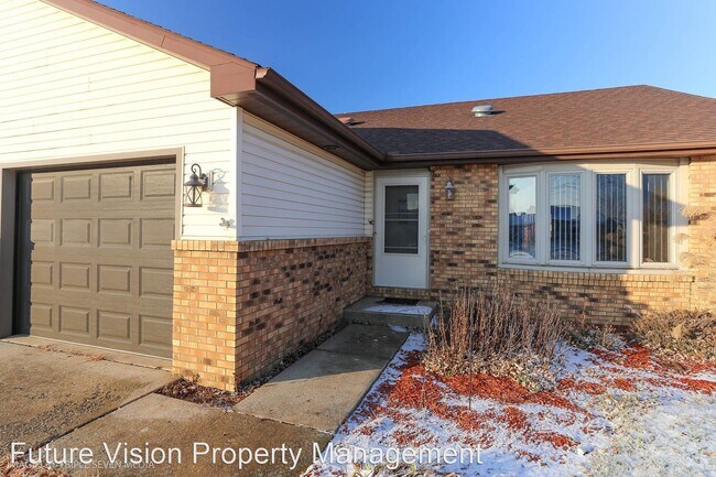 Building Photo - 3 br, 2 bath House - 670 W Daisy Pl