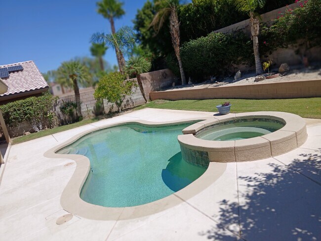 Foto del edificio - 74137 Scholar Ln E