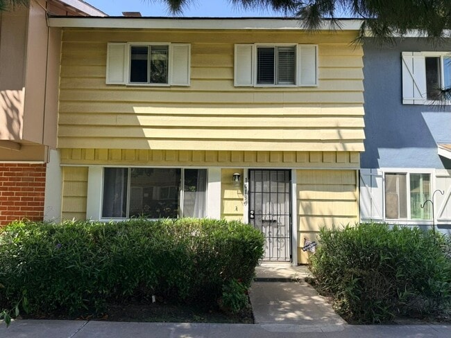 Building Photo - 10130 Hull Dr