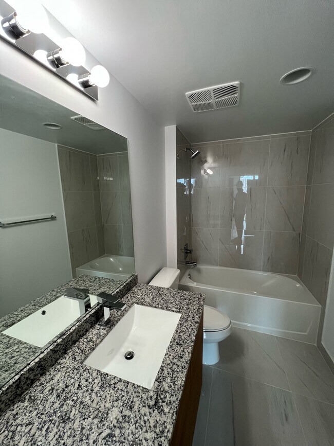 Foto del edificio - 501 NE 23rd St