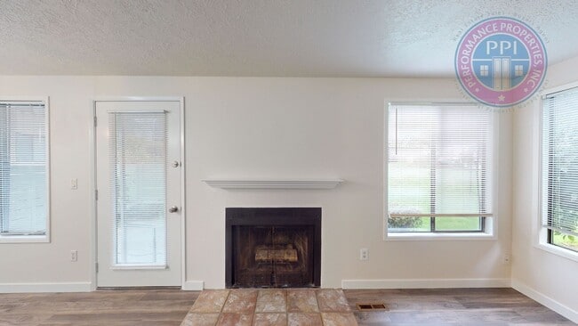 Building Photo - hol7107