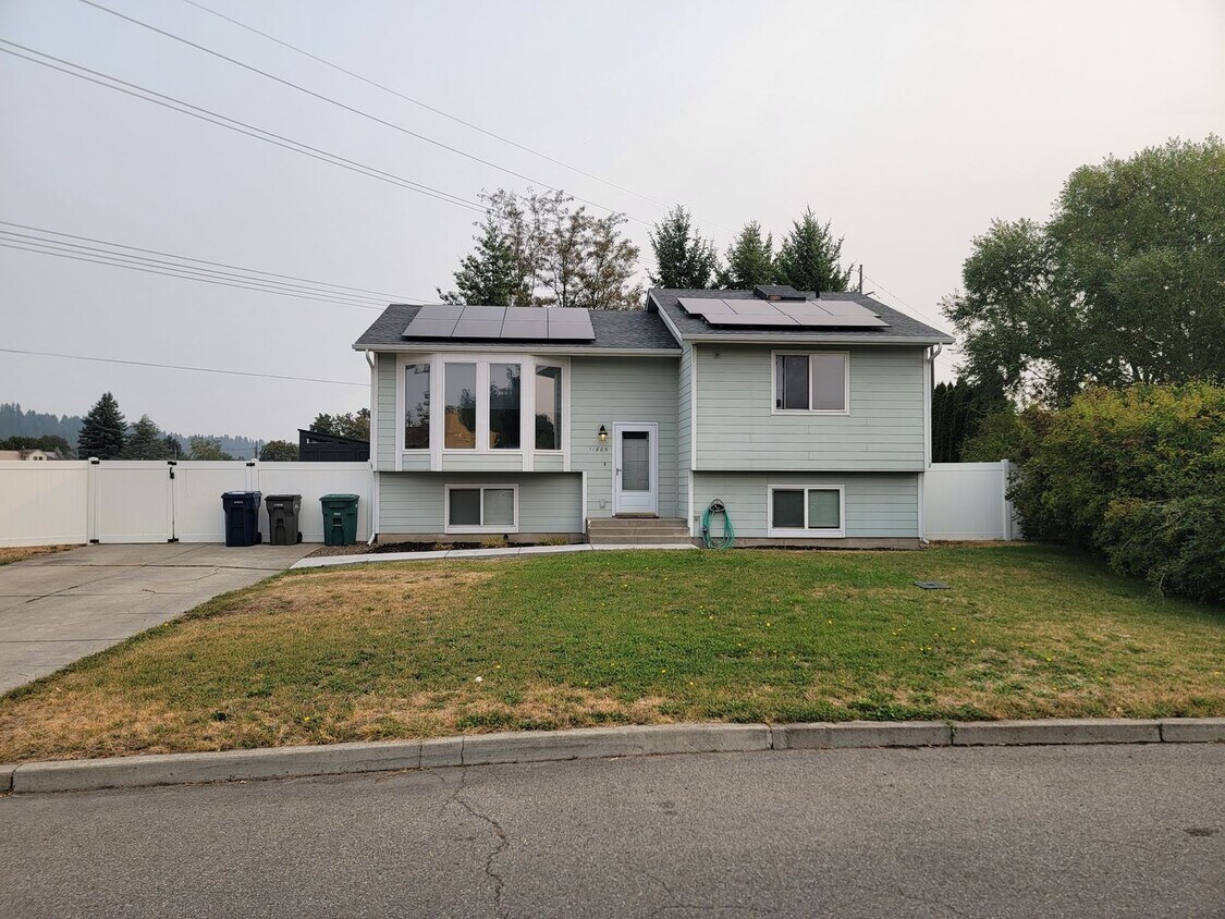 Foto principal - 4-Bedroom 2 Full Bath Home In The Valley -...