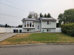 Building Photo - 11805 E Railroad Ave